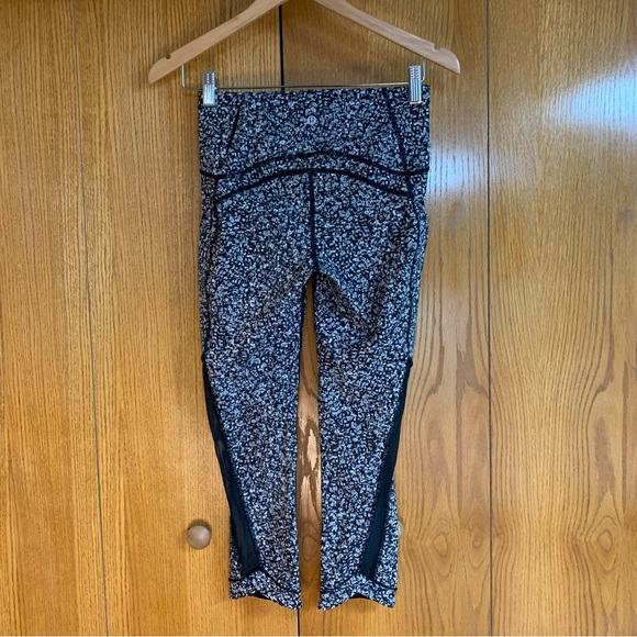 Lululemon Sole Training Cropped Legging In Daisy Dust Alpine Women's Size 4 - Picture 3 of 8